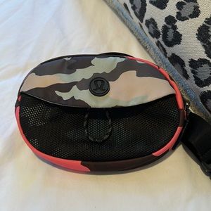 LuLu lemon belt bag